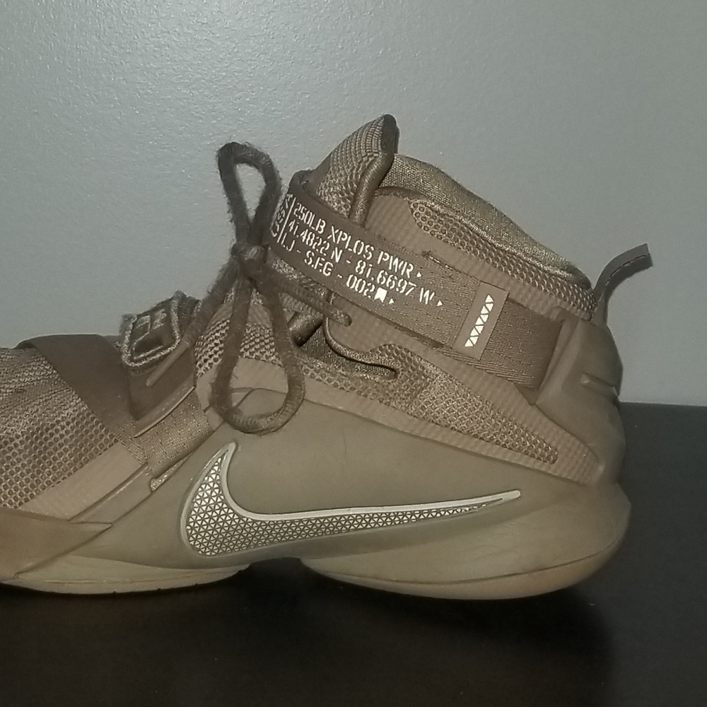 Lebron Soilder 9 - Picture 5 of 8